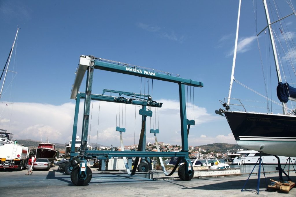 Savršen partner za Vašu jahtu: Što sve trebate znati o yacht servisu u Marini Frapa